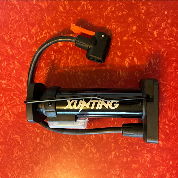 Foot Pump with Universal Schrader and Presta Valve and inflating Needle - Picture 3 of 14